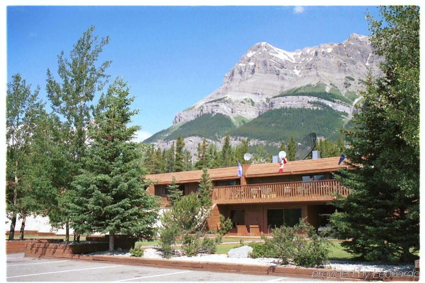 The Crossing Hotel Saskatchewan River Crossing Exterior foto