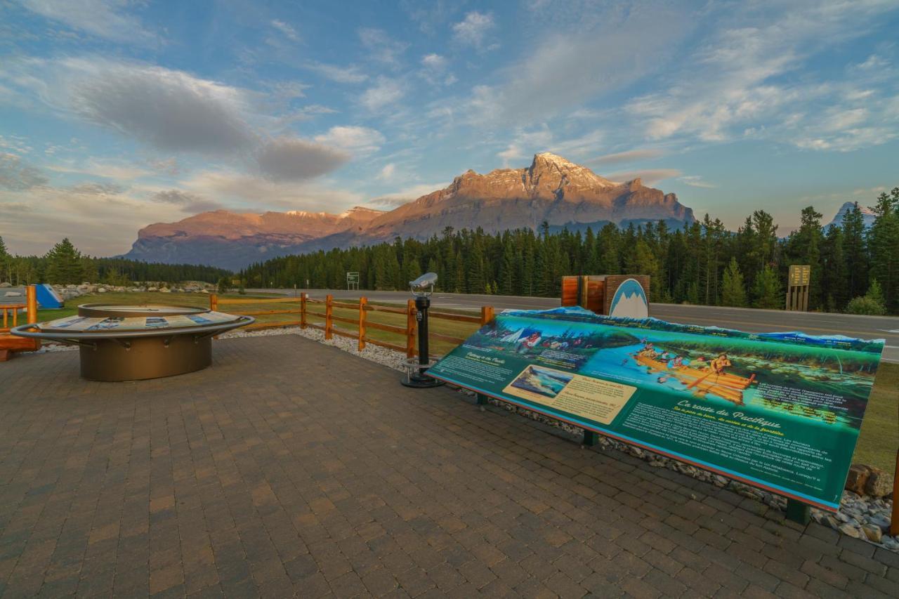 The Crossing Hotel Saskatchewan River Crossing Exterior foto